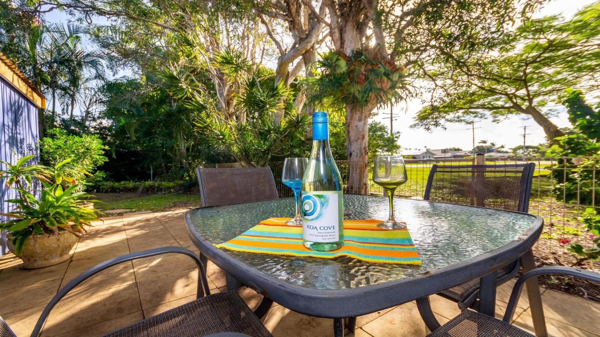 Bribie Beach House, Waterfront directly across the road - Solander Esp, Banksia Beach