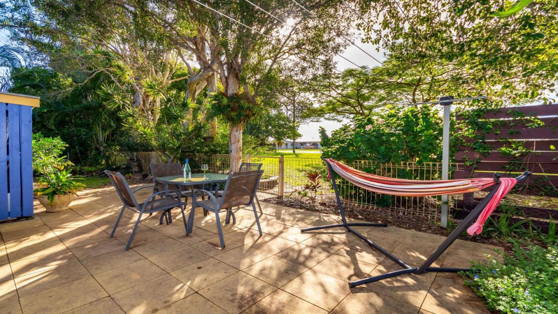 Bribie Beach House, Waterfront directly across the road - Solander Esp, Banksia Beach