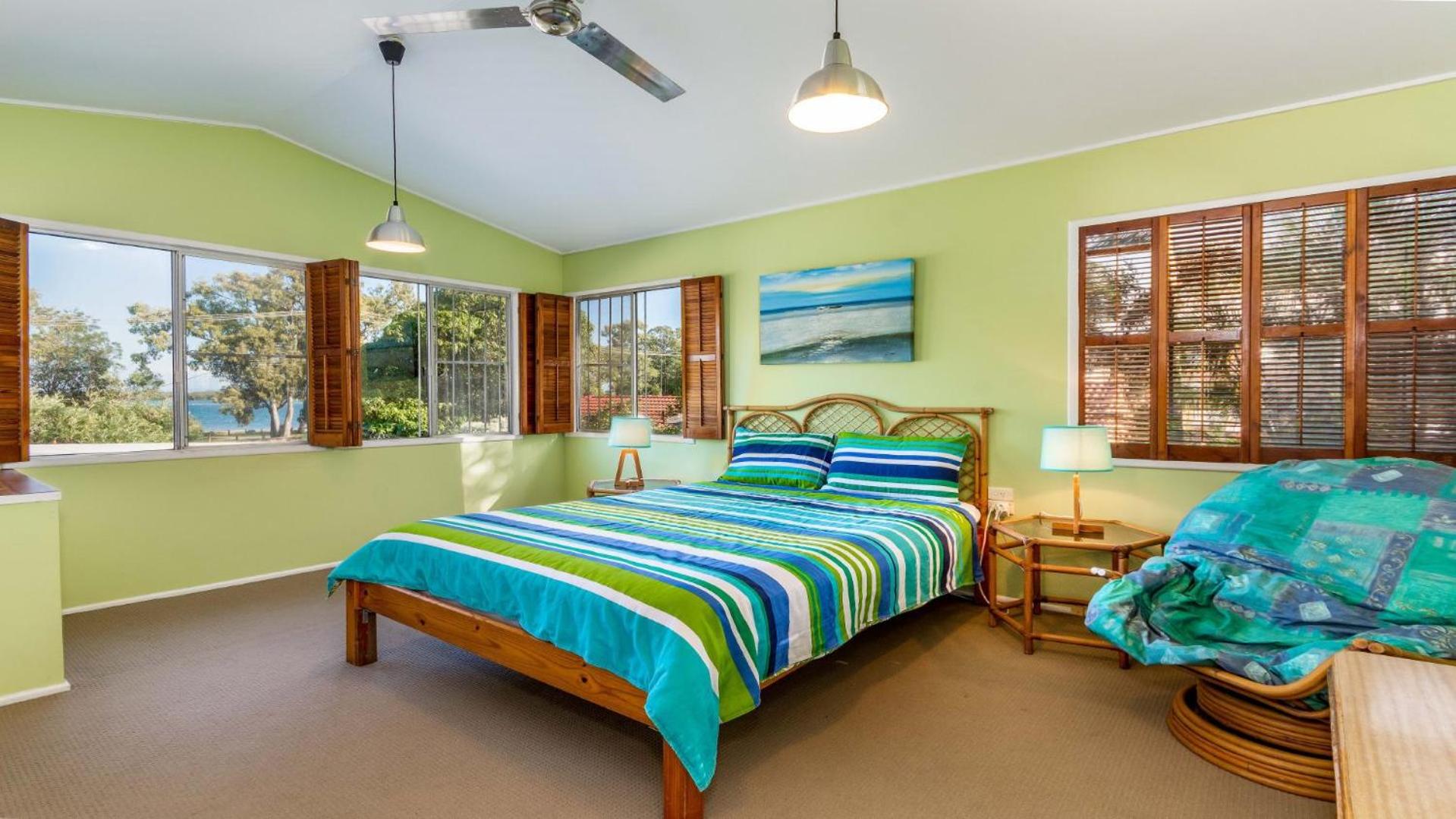 Bribie Beach House, Waterfront directly across the road - Solander Esp, Banksia Beach