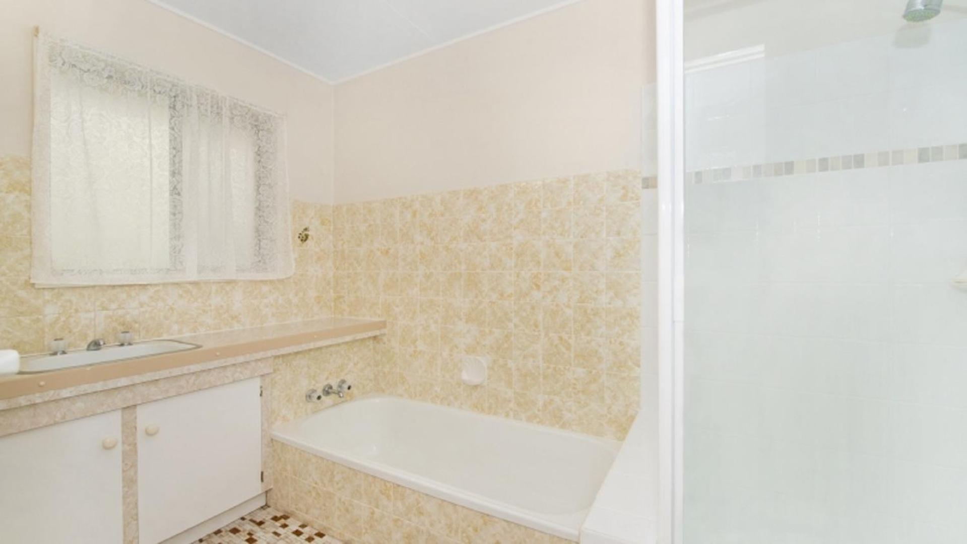 Large family waterfront home with room for a boat - Welsby Pde, Bongaree