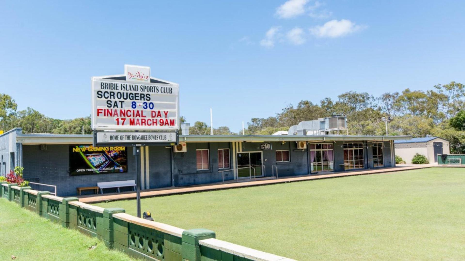 Large family waterfront home with room for a boat - Welsby Pde, Bongaree