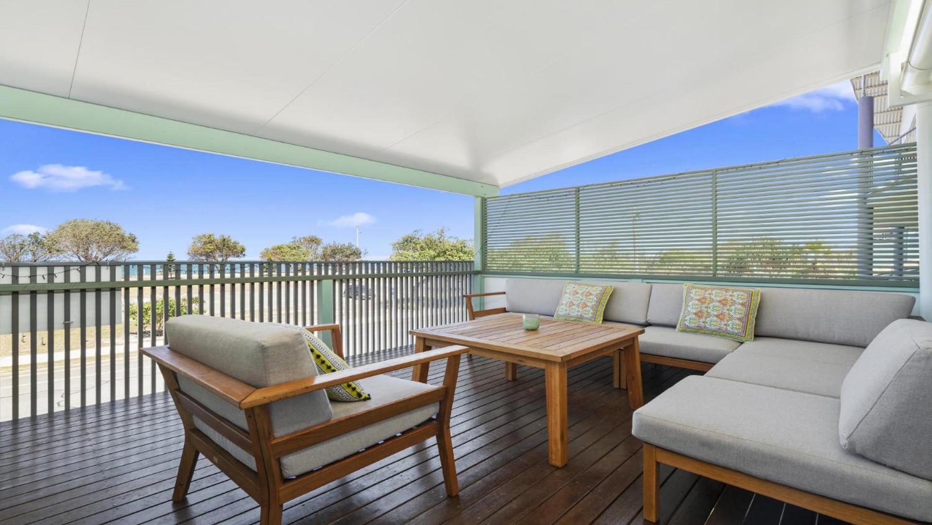 Woorim Beach House with Water Views