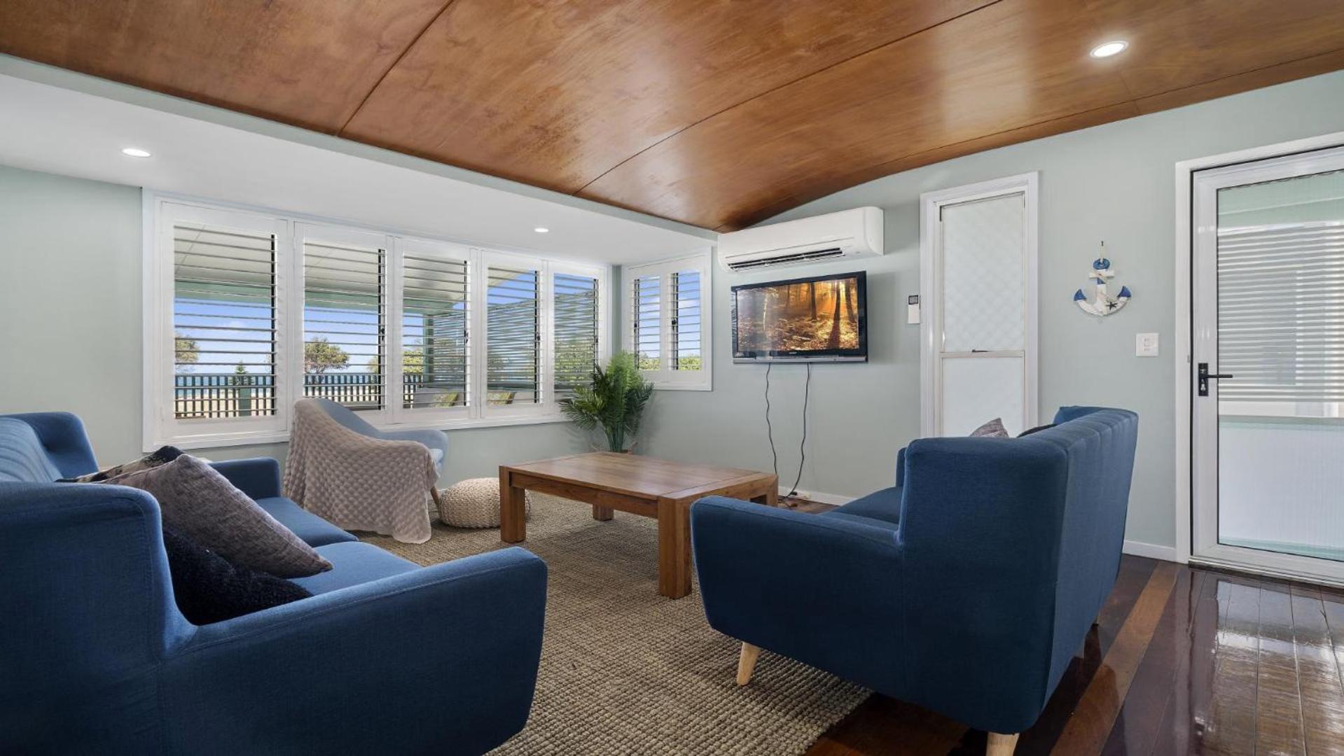 Woorim Beach House with Water Views