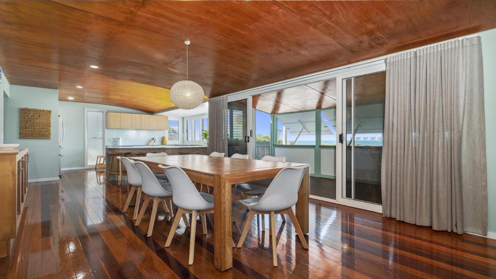 Woorim Beach House with Water Views