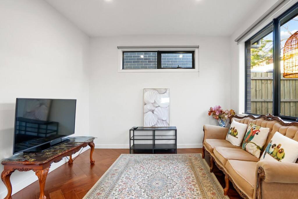 Exquisite 2BR Townhouse In The Heart of Doncaster