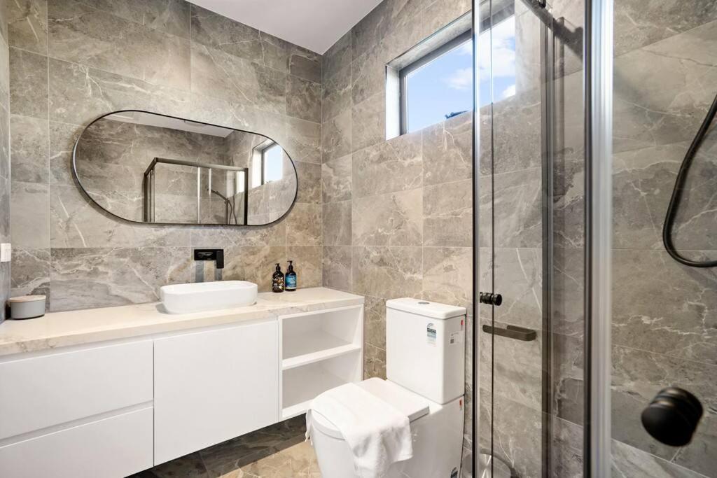 Exquisite 2BR Townhouse In The Heart of Doncaster