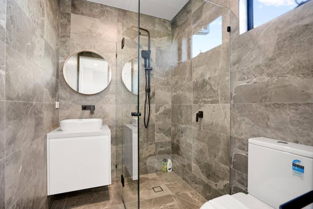 Exquisite 2BR Townhouse In The Heart of Doncaster