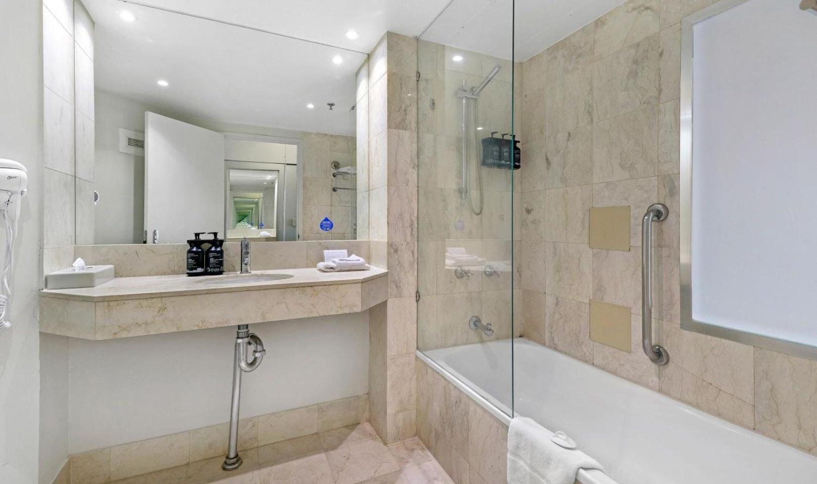 Hotel Apartments on 22 View Avenue, Surfers Paradise