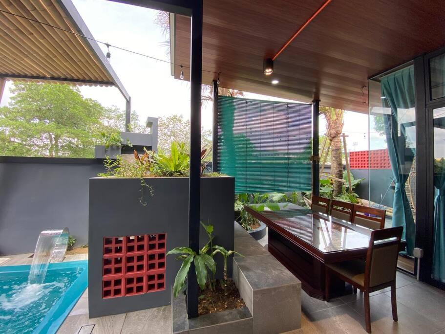 The Riimbun . Private Pool . BBQ . Karaoke