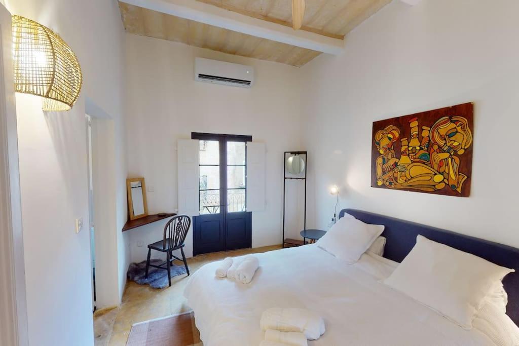 Narrow Street Suite view 2
