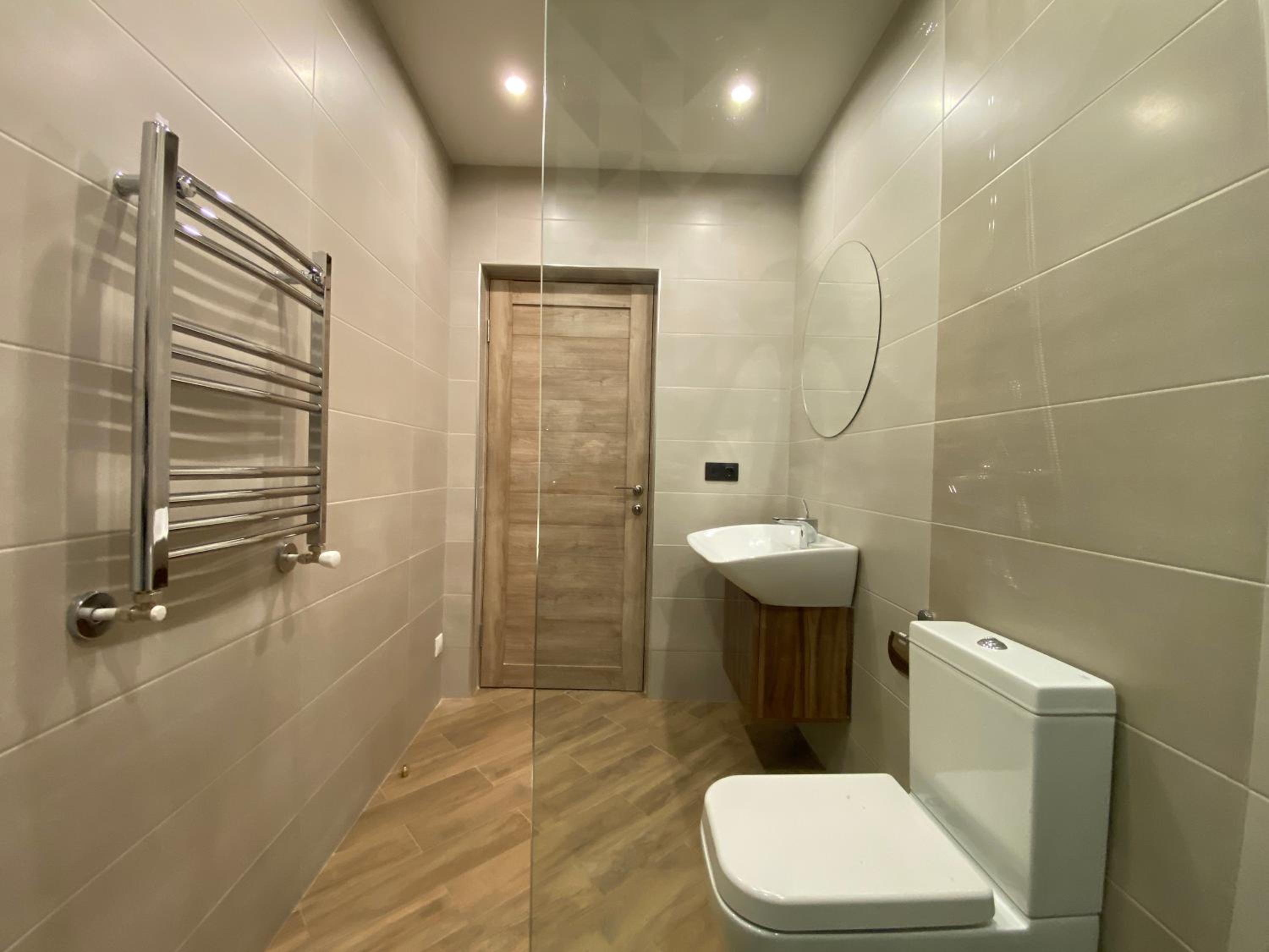 Derenik Demirtchyan , Modern, New Euro renovated apartment with balcony DE144