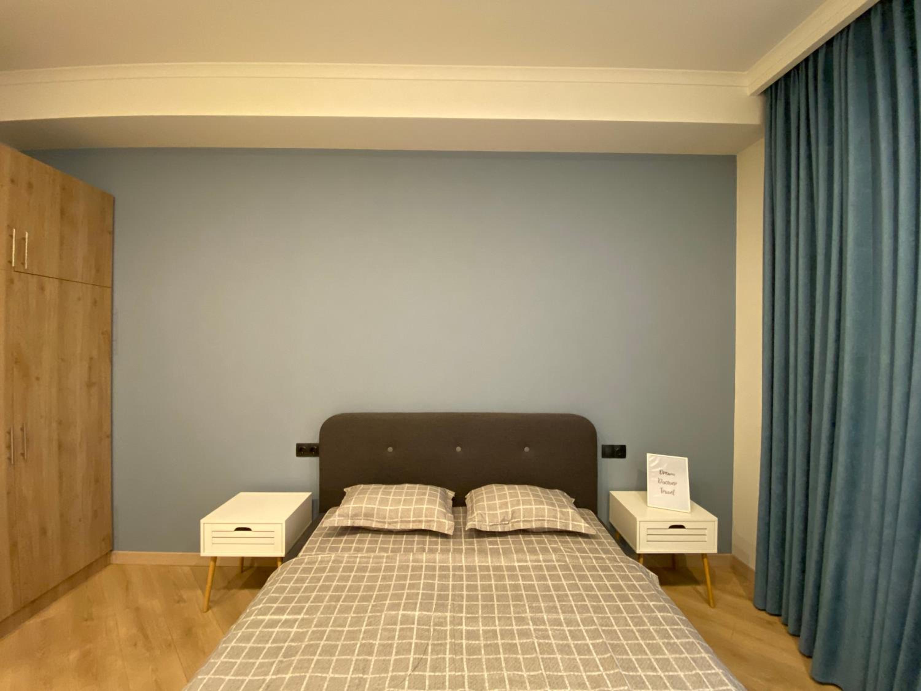 Derenik Demirtchyan , Modern, New Euro renovated apartment with balcony DE144