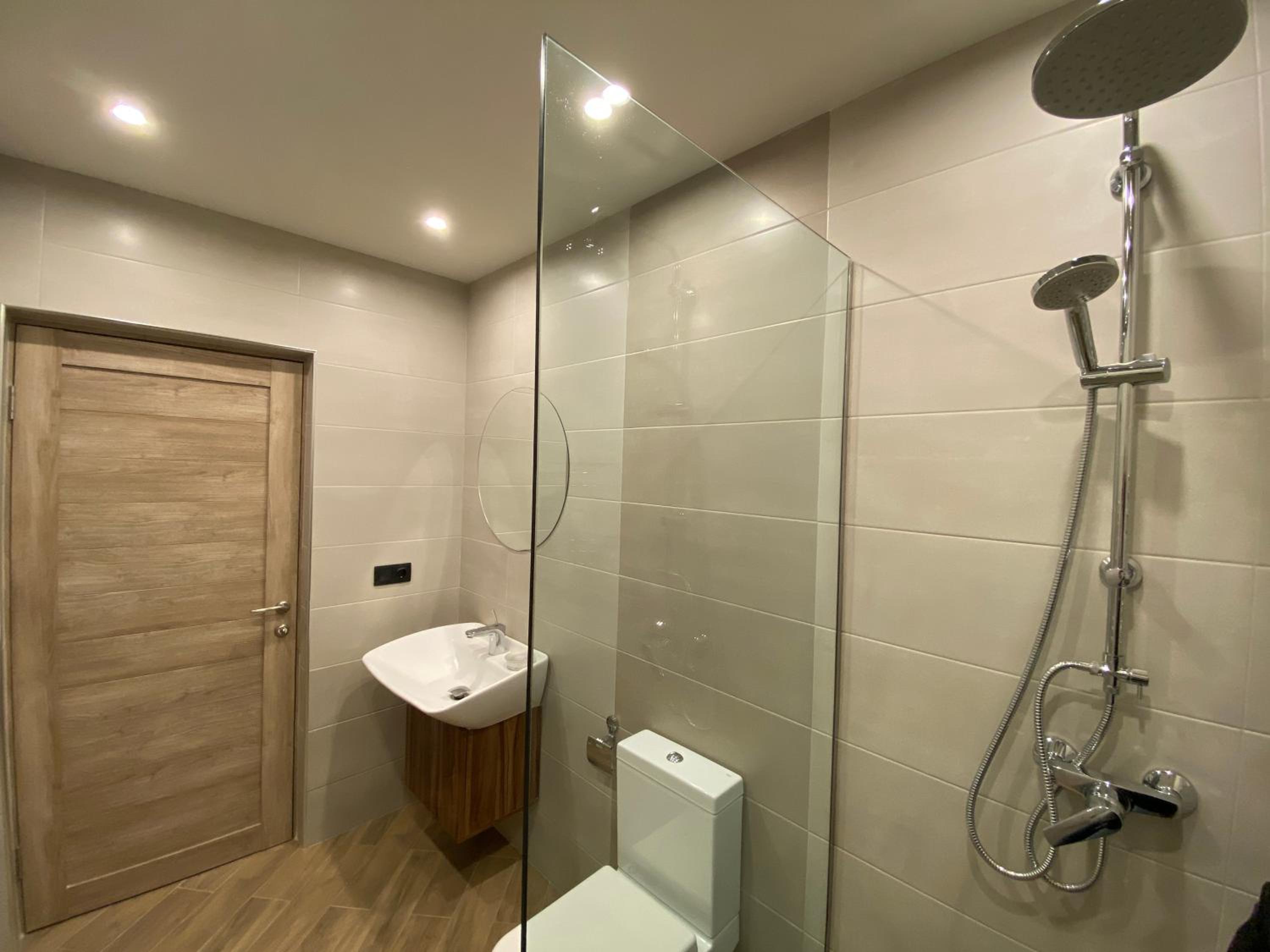 Derenik Demirtchyan , Modern, New Euro renovated apartment with balcony DE144