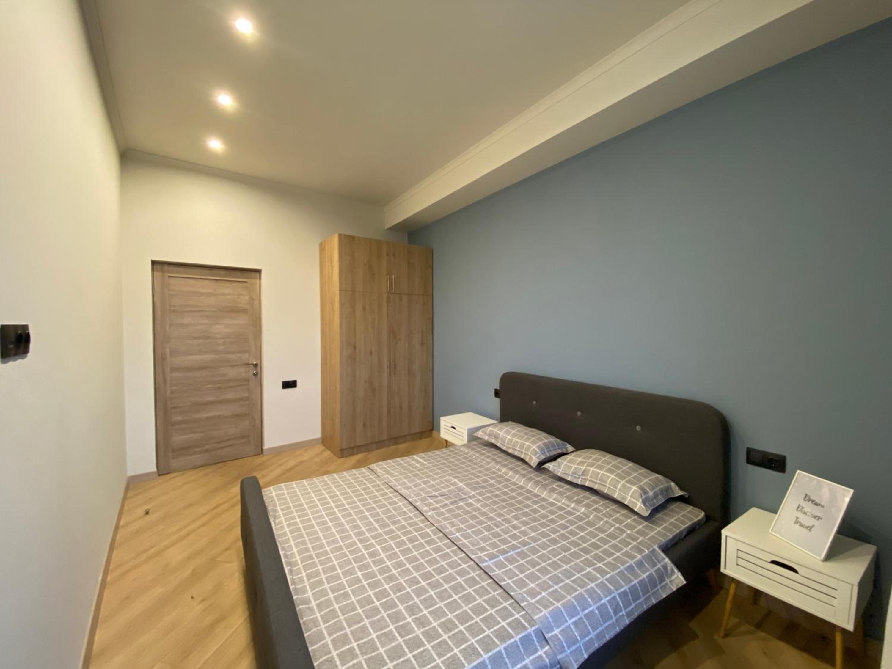 Derenik Demirtchyan , Modern, New Euro renovated apartment with balcony DE144