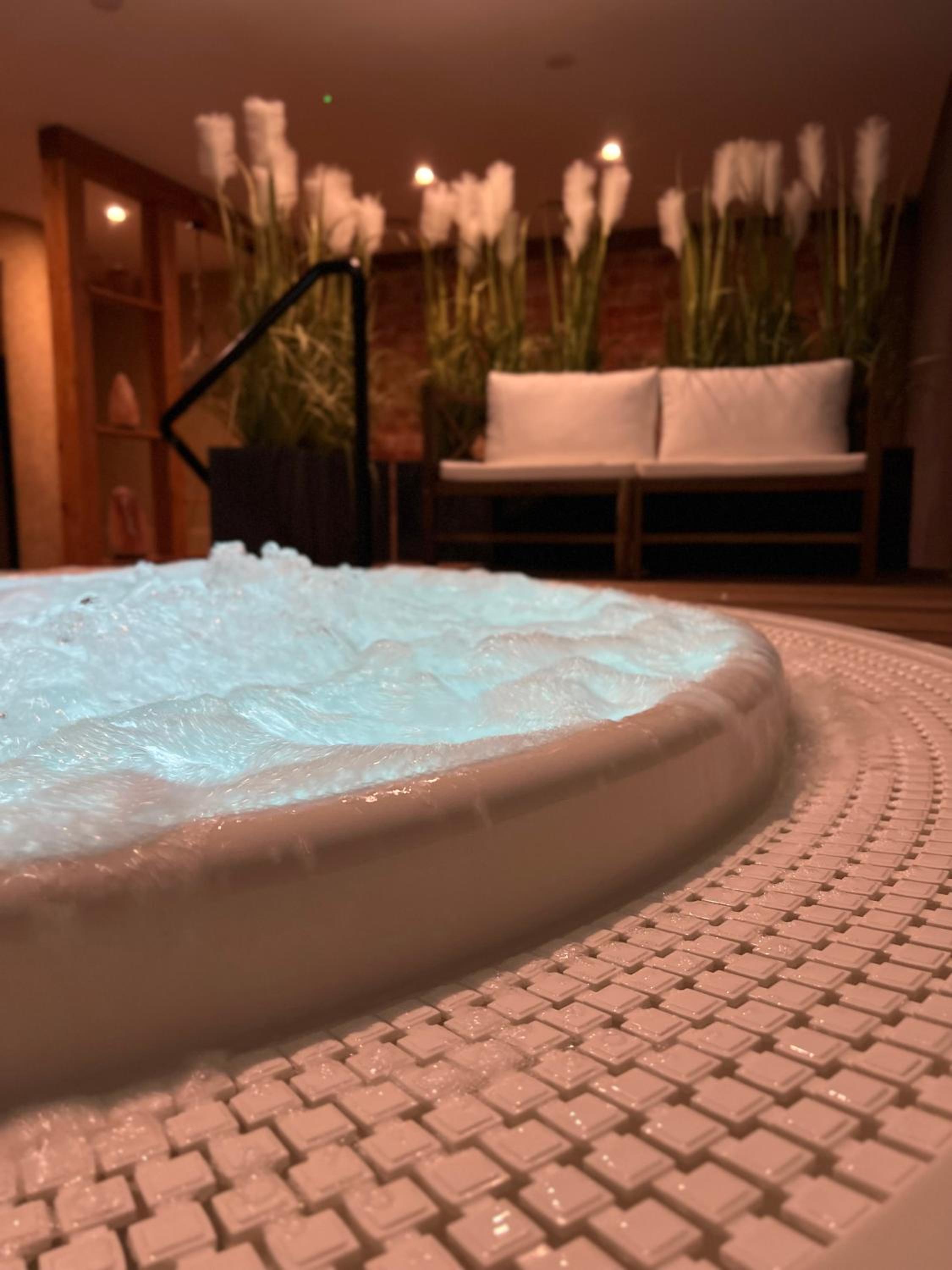 Jacuzzi