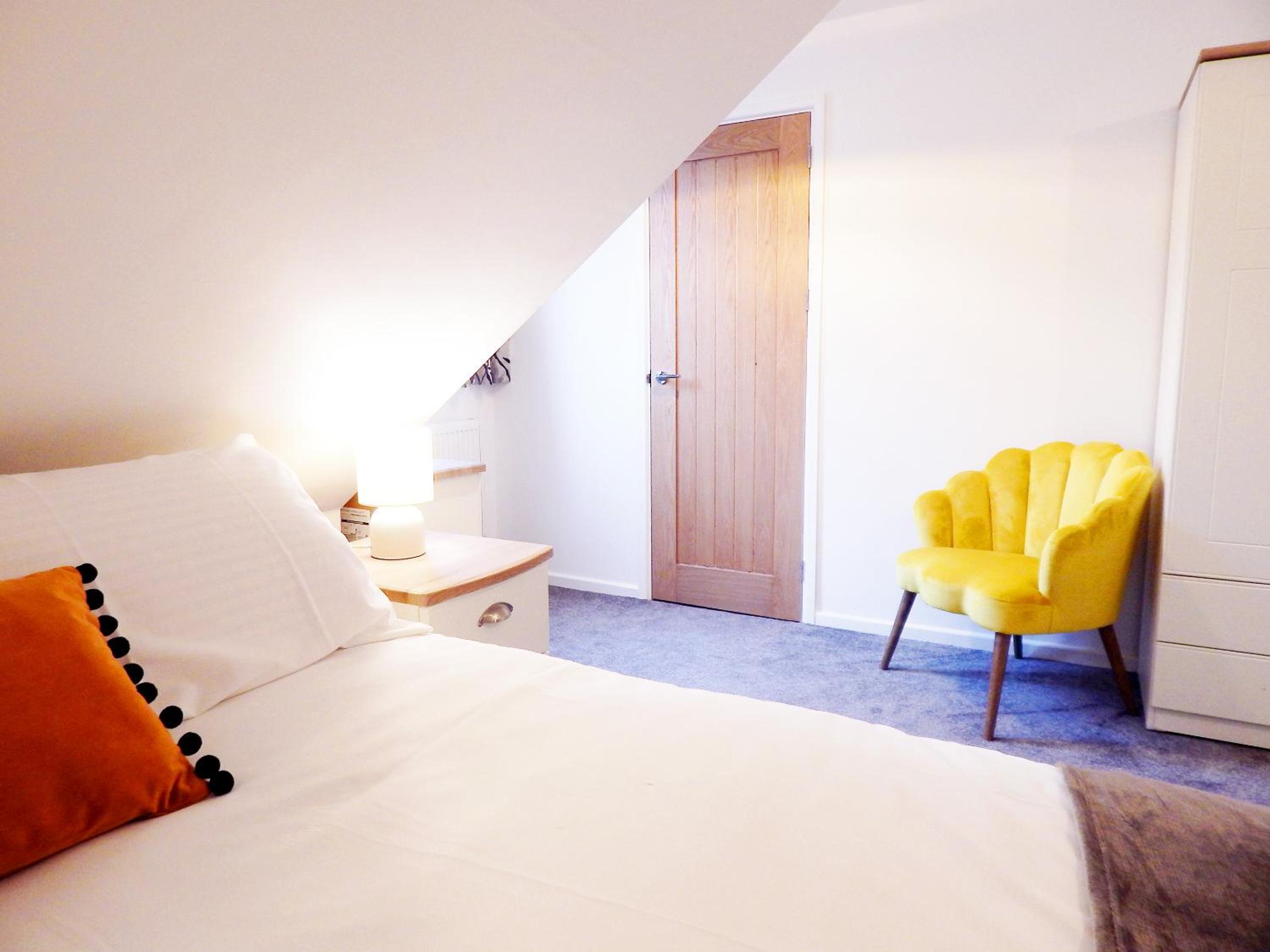 Modern, well located en-suite rooms with parking - Orbitat Accommodations view 2
