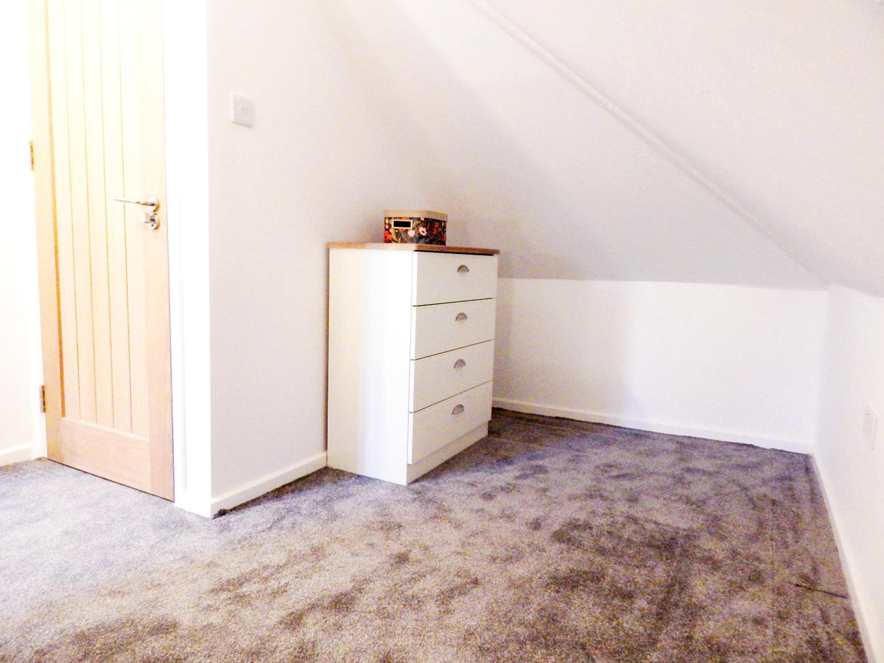Modern, well located en-suite rooms with parking - Orbitat Accommodations view 3
