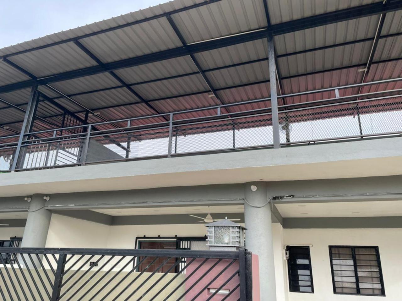 Private Swimming Pool- KaraOk System 16pax BBQ Steamboat D photo 7
