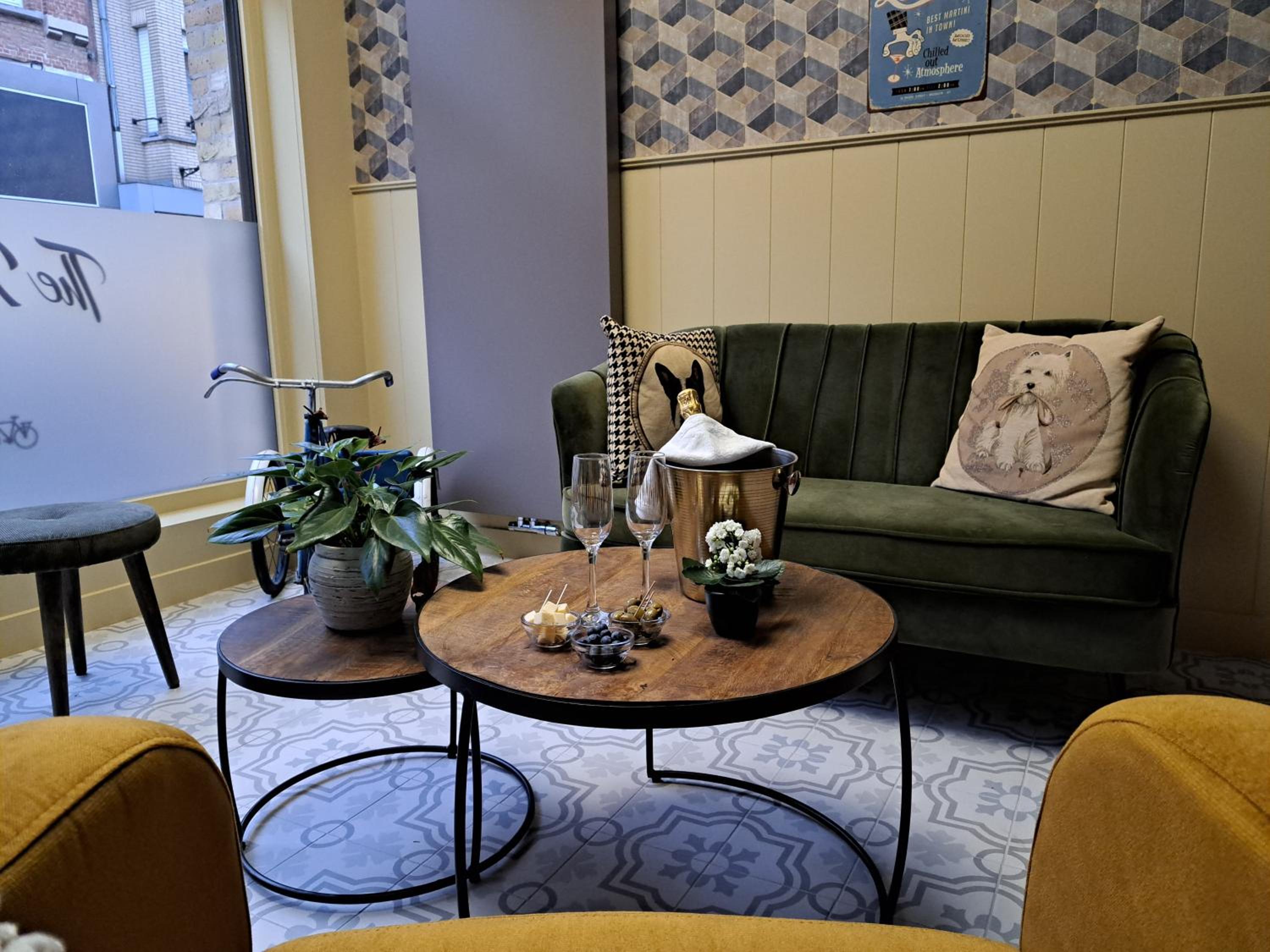 The Newport Lodge included 3h PRIVATE indoor welnes & use e-bikes