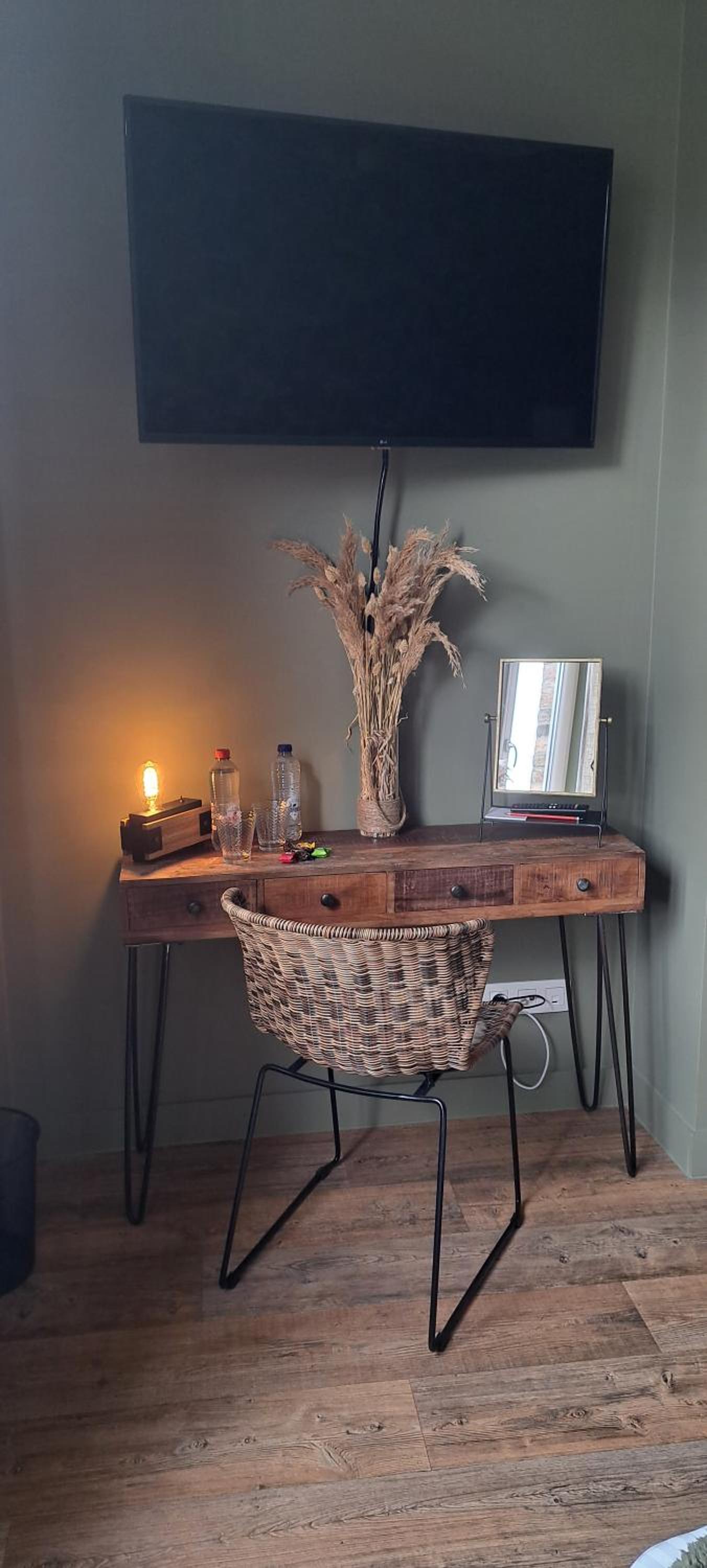The Newport Lodge included 3h PRIVATE indoor welnes & use e-bikes