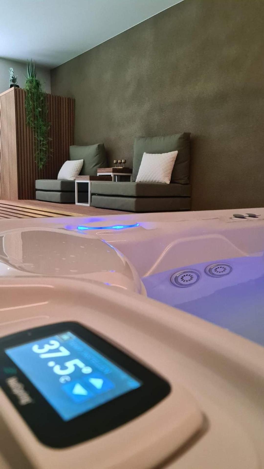 The Newport Lodge included 3h PRIVATE indoor welnes & use e-bikes