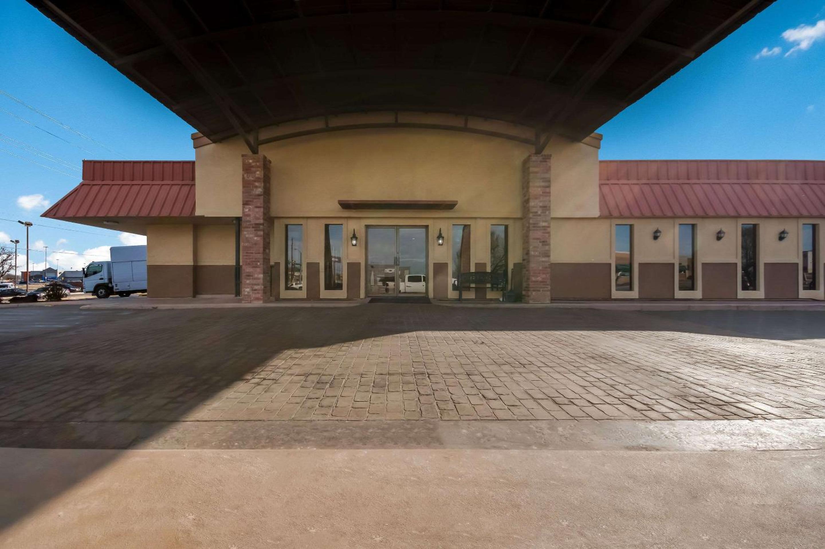 Quality Inn Chickasha view 3