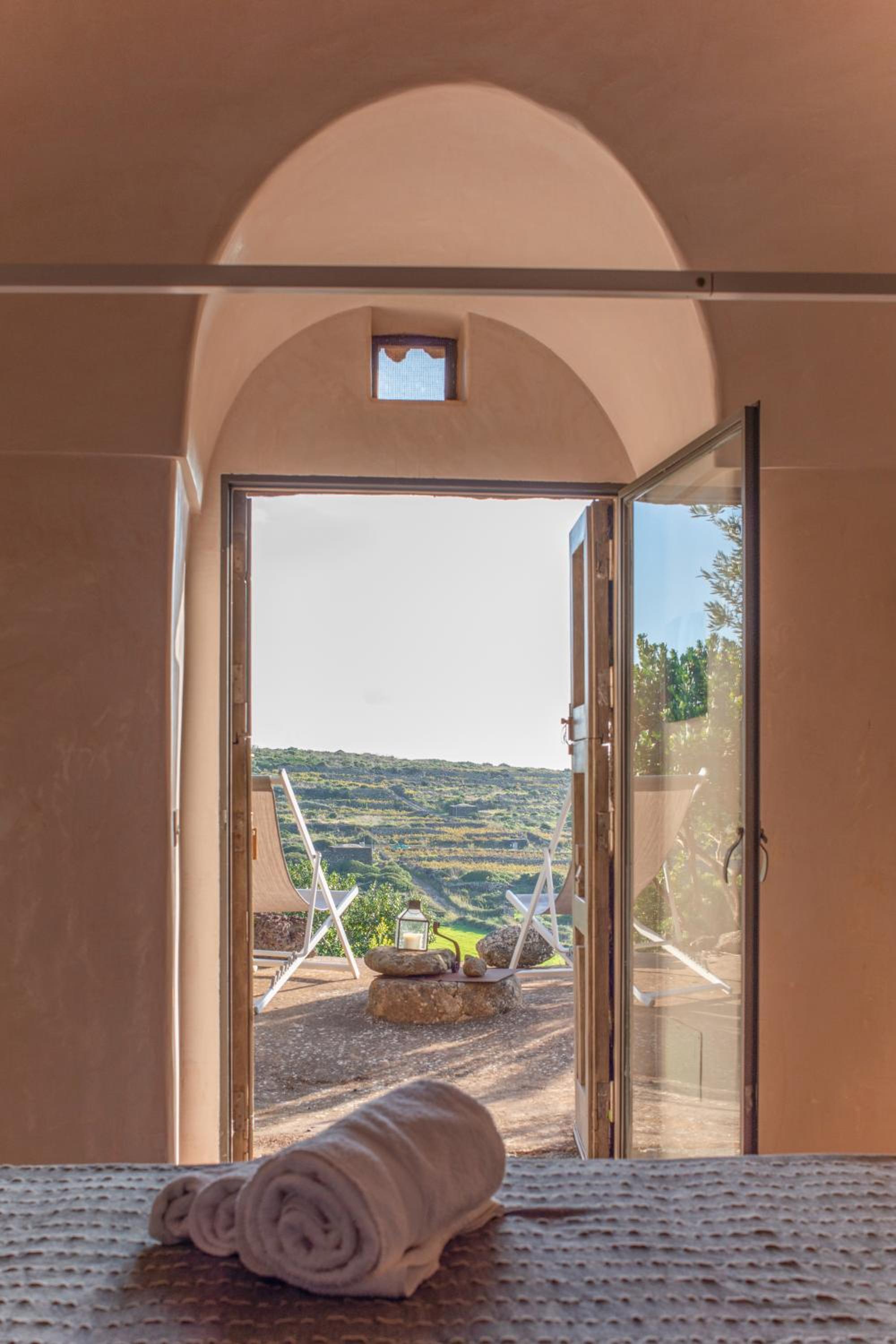 Dammusi IL SERRALH -Pantelleria-