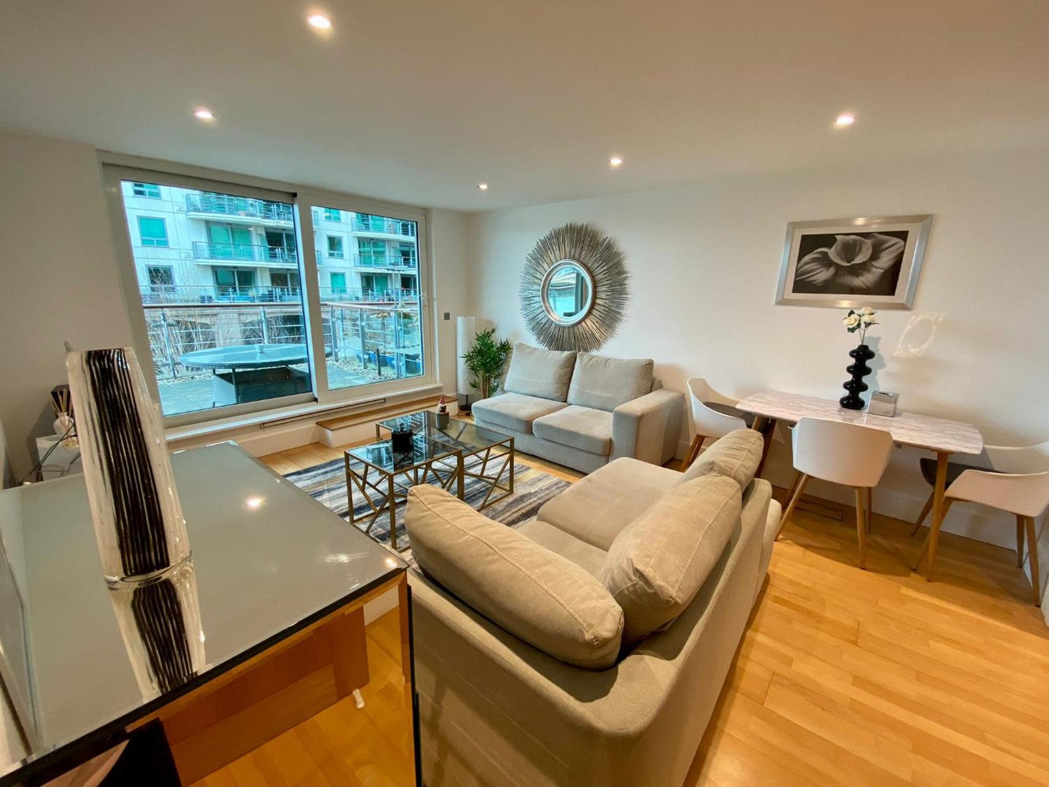 Central LONDON 2 Bedroom US EMBASSY London Eye and Riverside view panoramic balcony