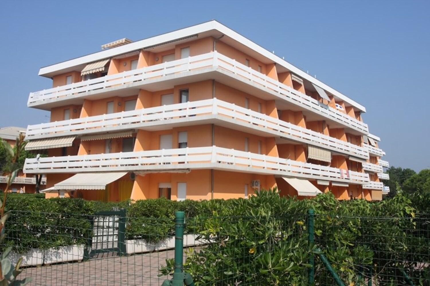 Nice three-bedroom flat with balcony in Bibione view 3