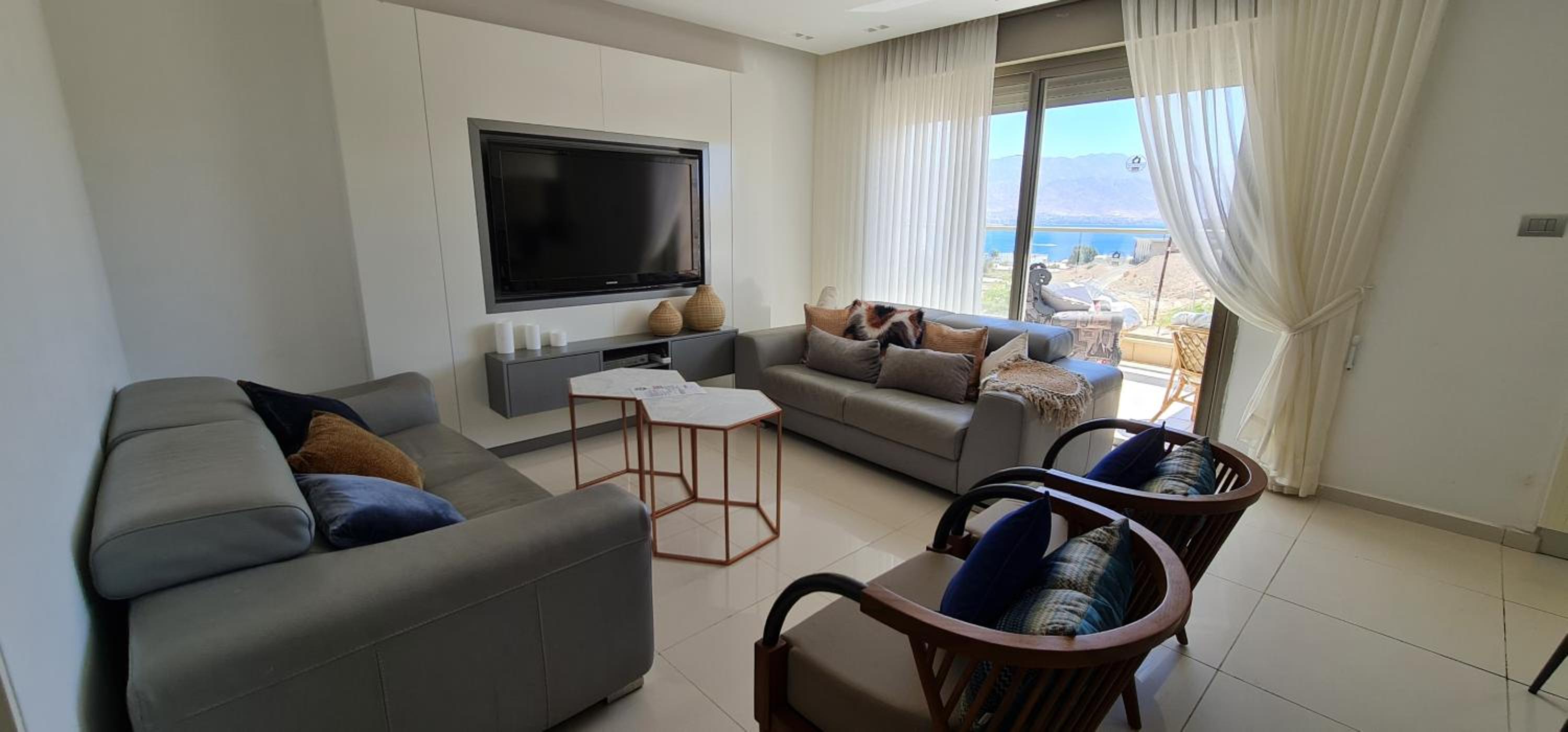 3 bdr Penthouse with sea view pool - By Amdar Holiday Apartments view 5
