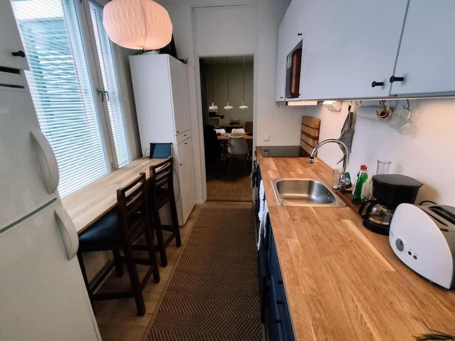 Cosy Big 2 room kitchen bathtub parking big TV view 5