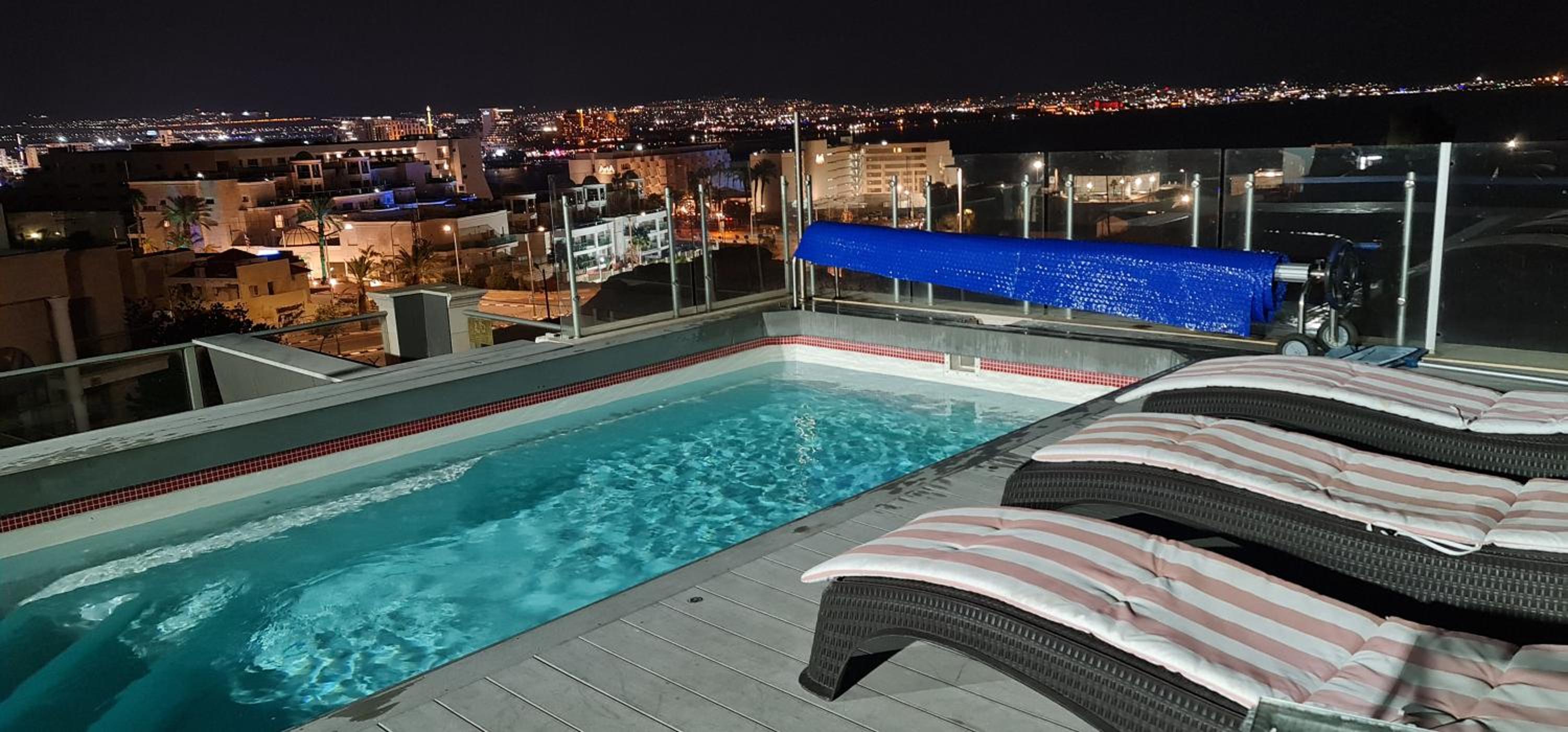 3 bdr Penthouse with sea view pool - By Amdar Holiday Apartments view 4