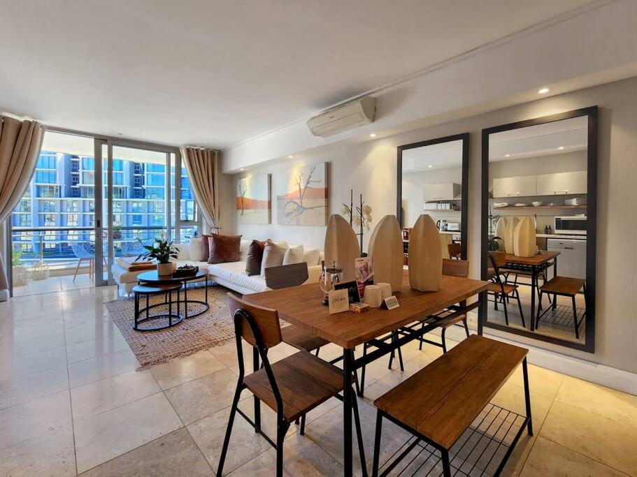 Luxurious Canal Apt w PoolWIFI VA on Doorstep view 3