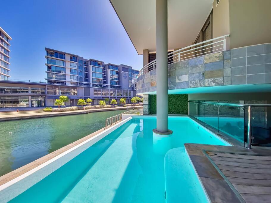 Luxurious Canal Apt w PoolWIFI VA on Doorstep view 5