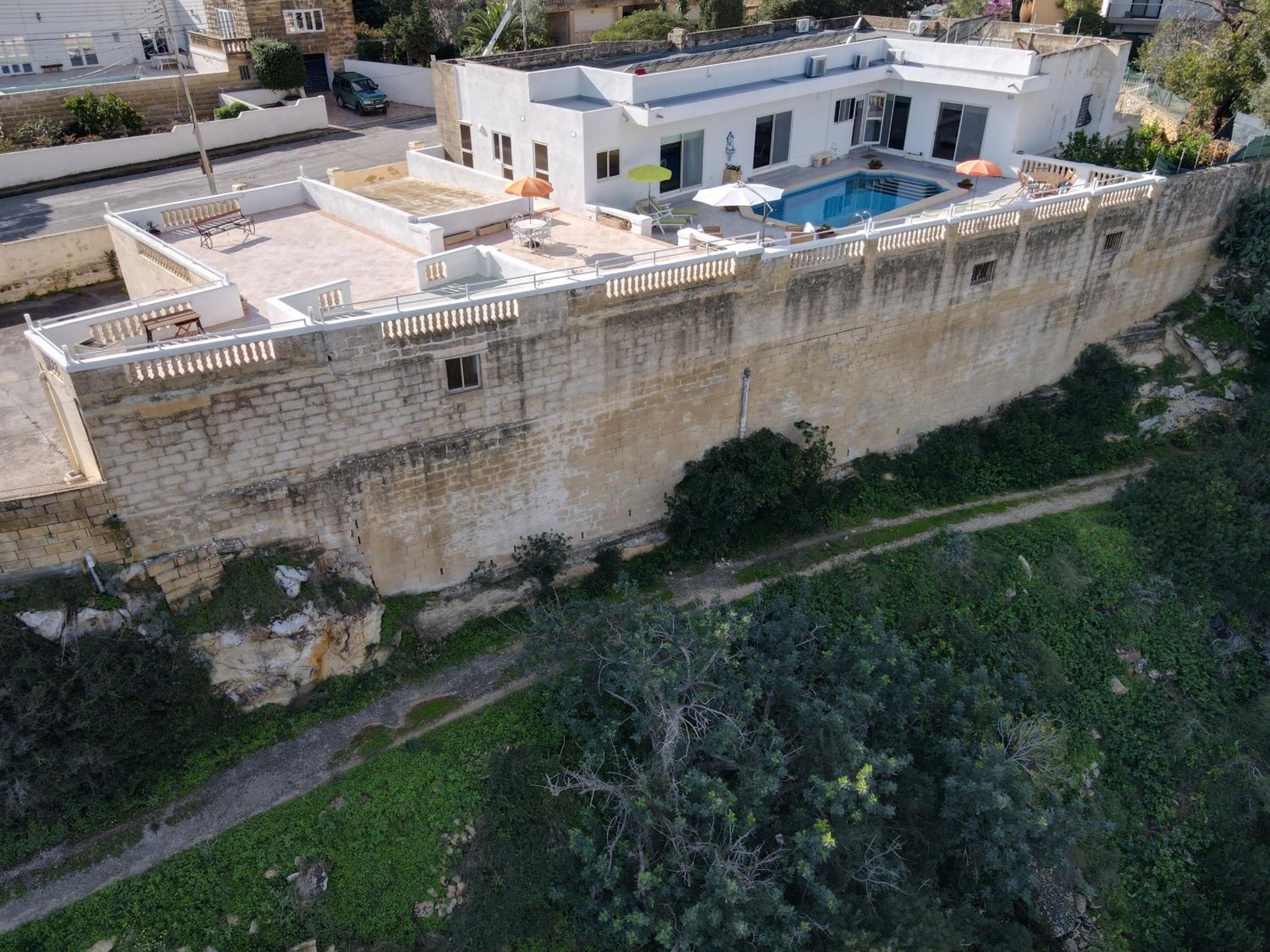 Beautiful Villa with Breathtaking Views in Swieqi by 360 Estates view 5