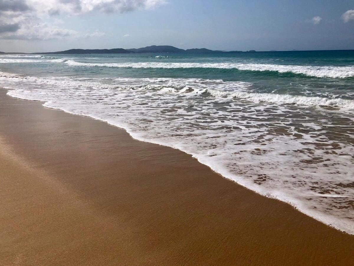 Duplex 450m da Praia do Peró, Roupa Cama e Banho, Wi-Fi, TV a Cabo, Estacionamento