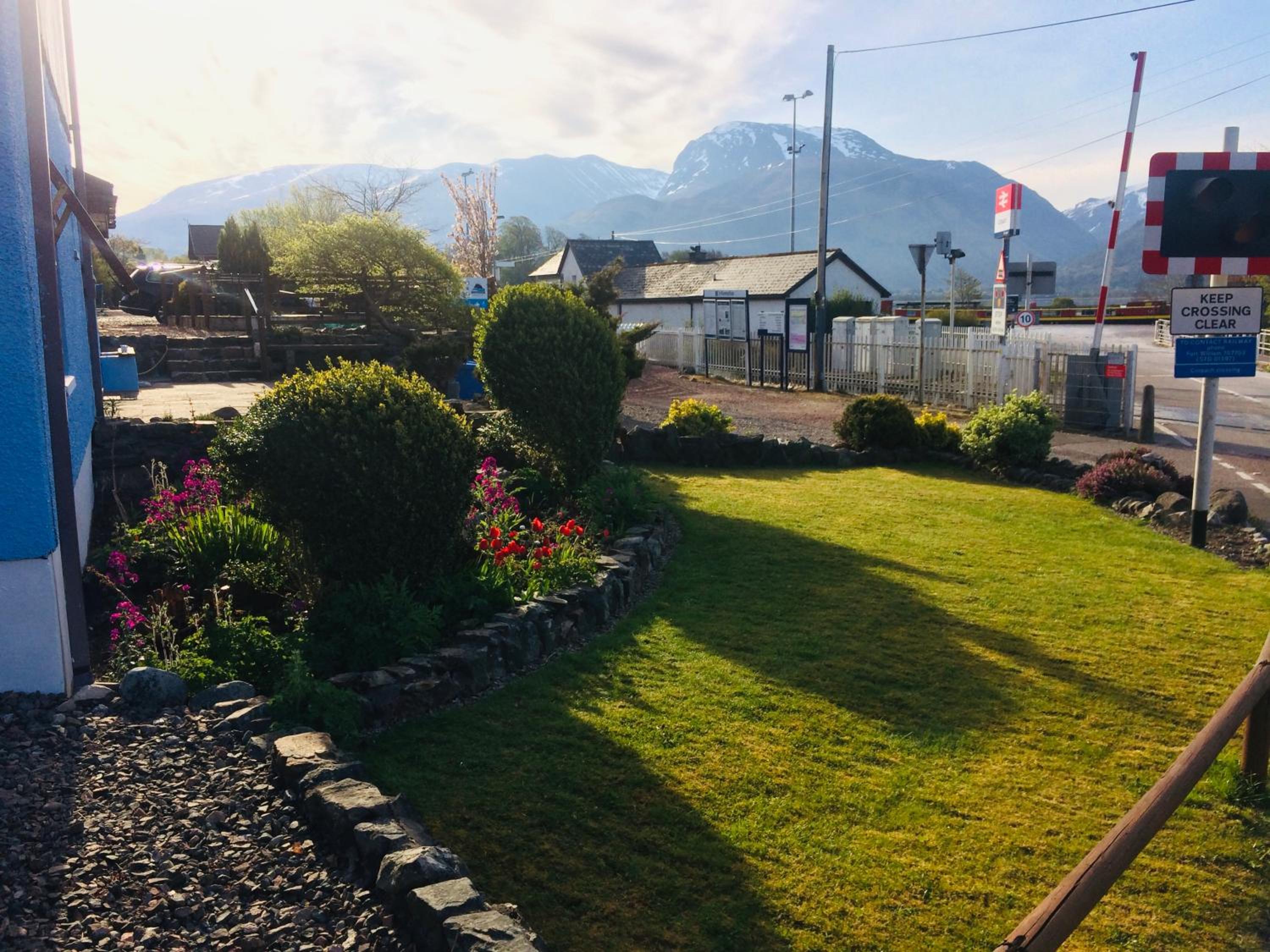Snowgoose Apartments & Bunkhouse