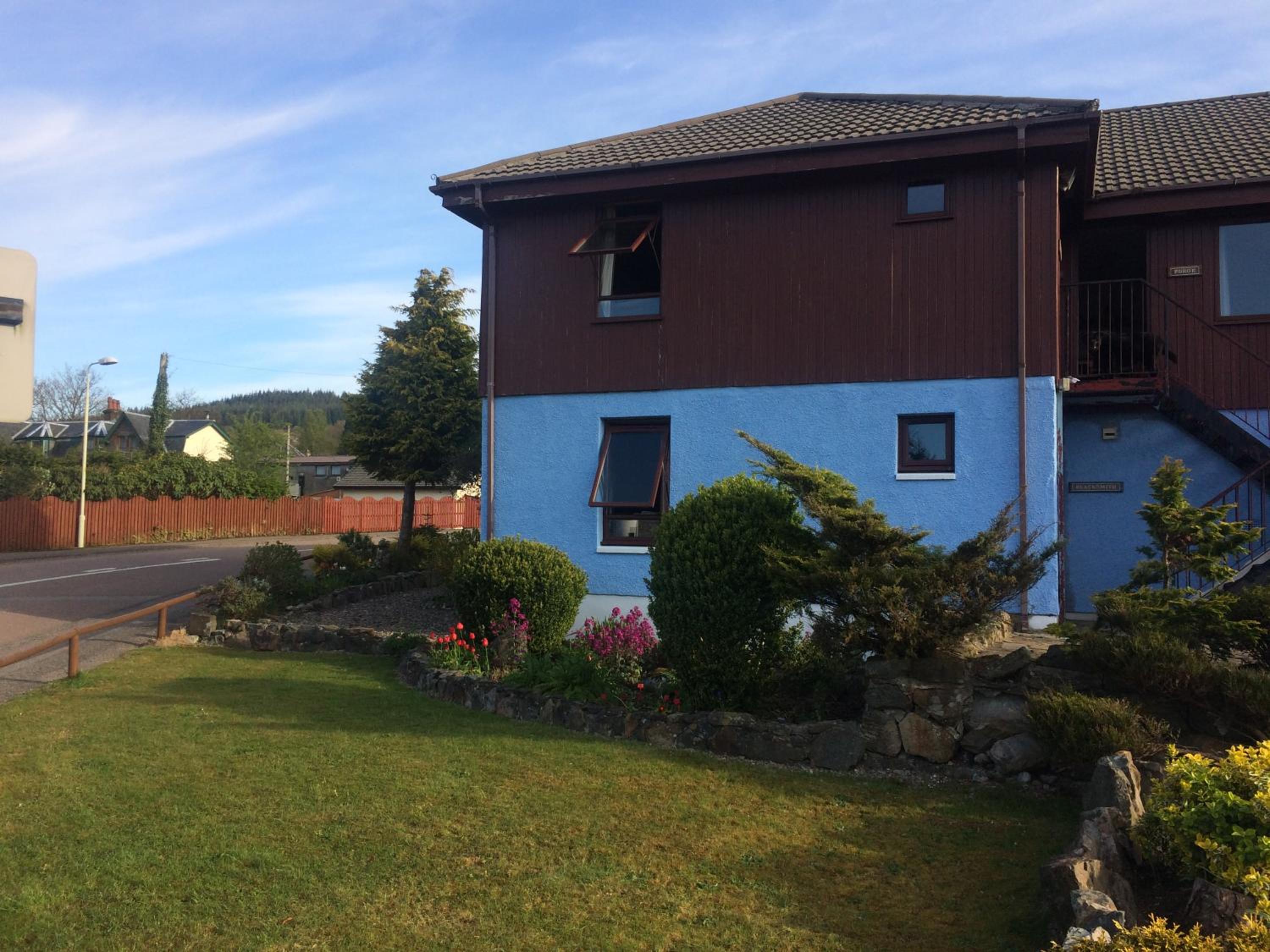 Snowgoose Apartments & Bunkhouse