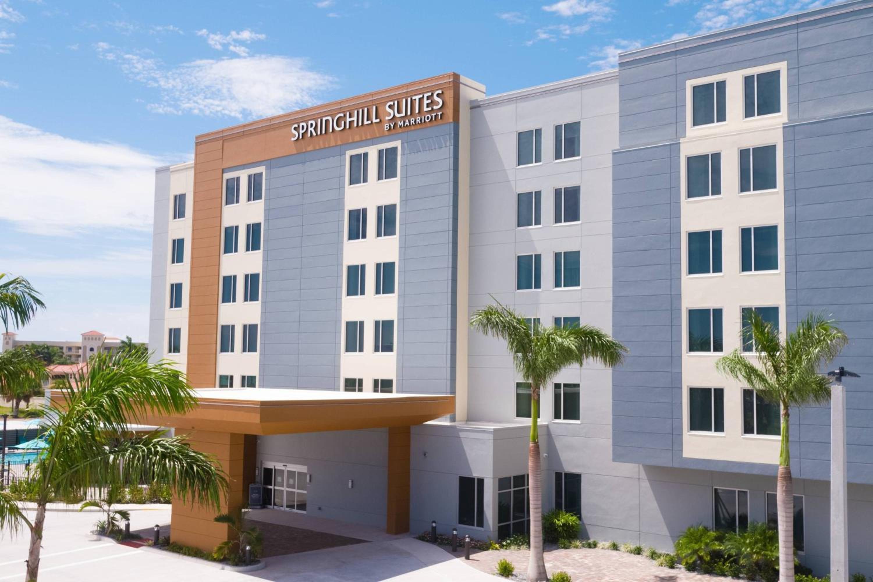 Hotel SpringHill Suites by Marriott Cape Canaveral Cocoa Beach - Image 1