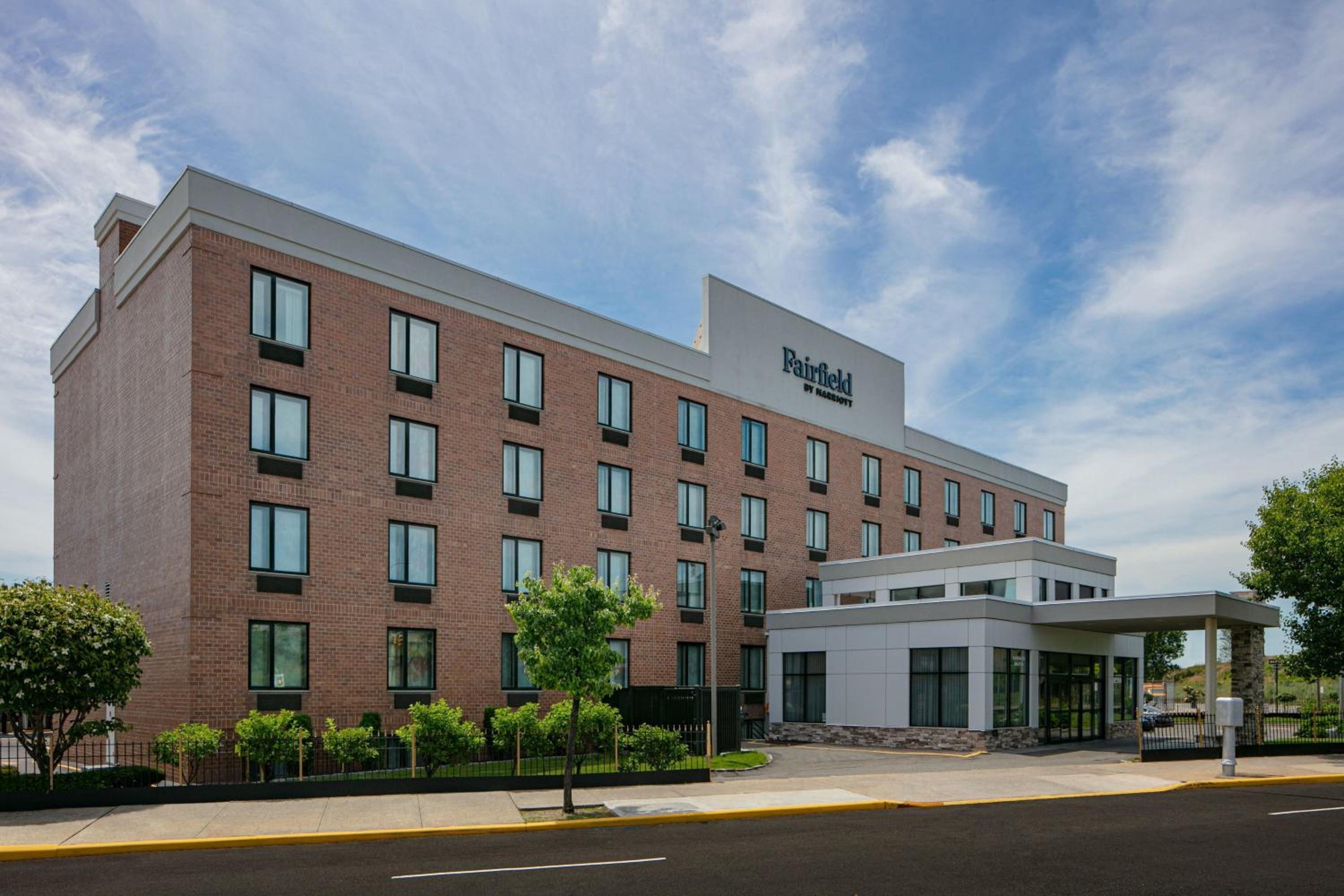Hotel Fairfield Inn by Marriott JFK Airport - Image 1