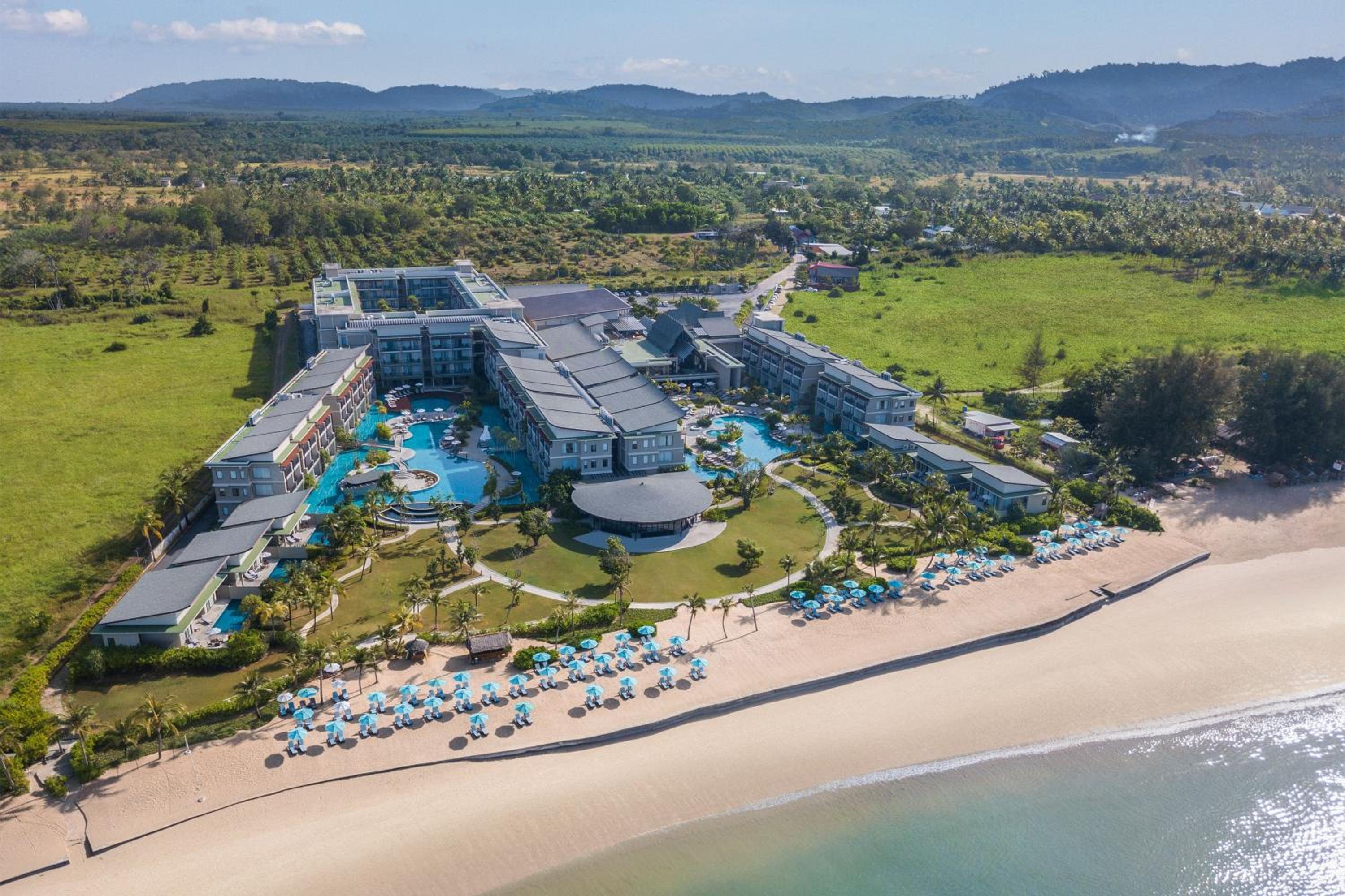 Le Meridien Khao Lak Resort & Spa 2