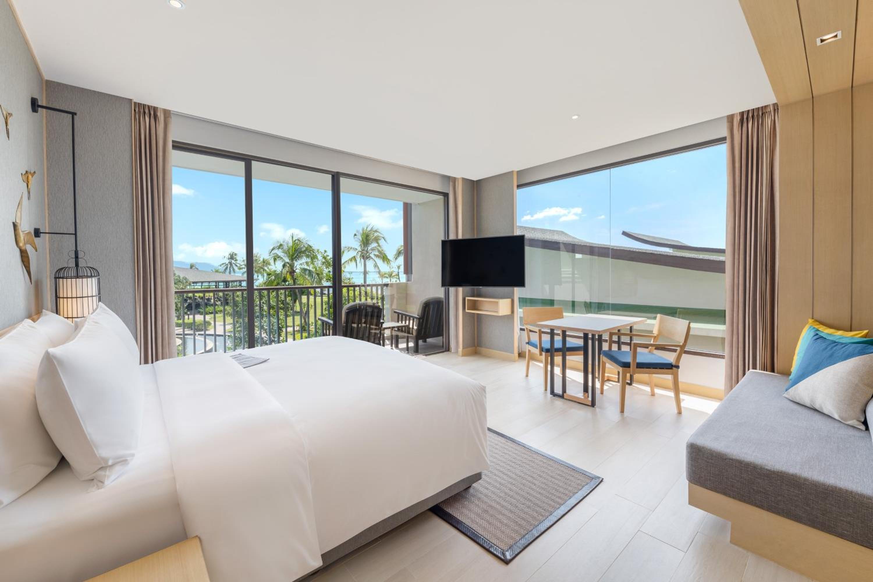 Le Meridien Khao Lak Resort & Spa