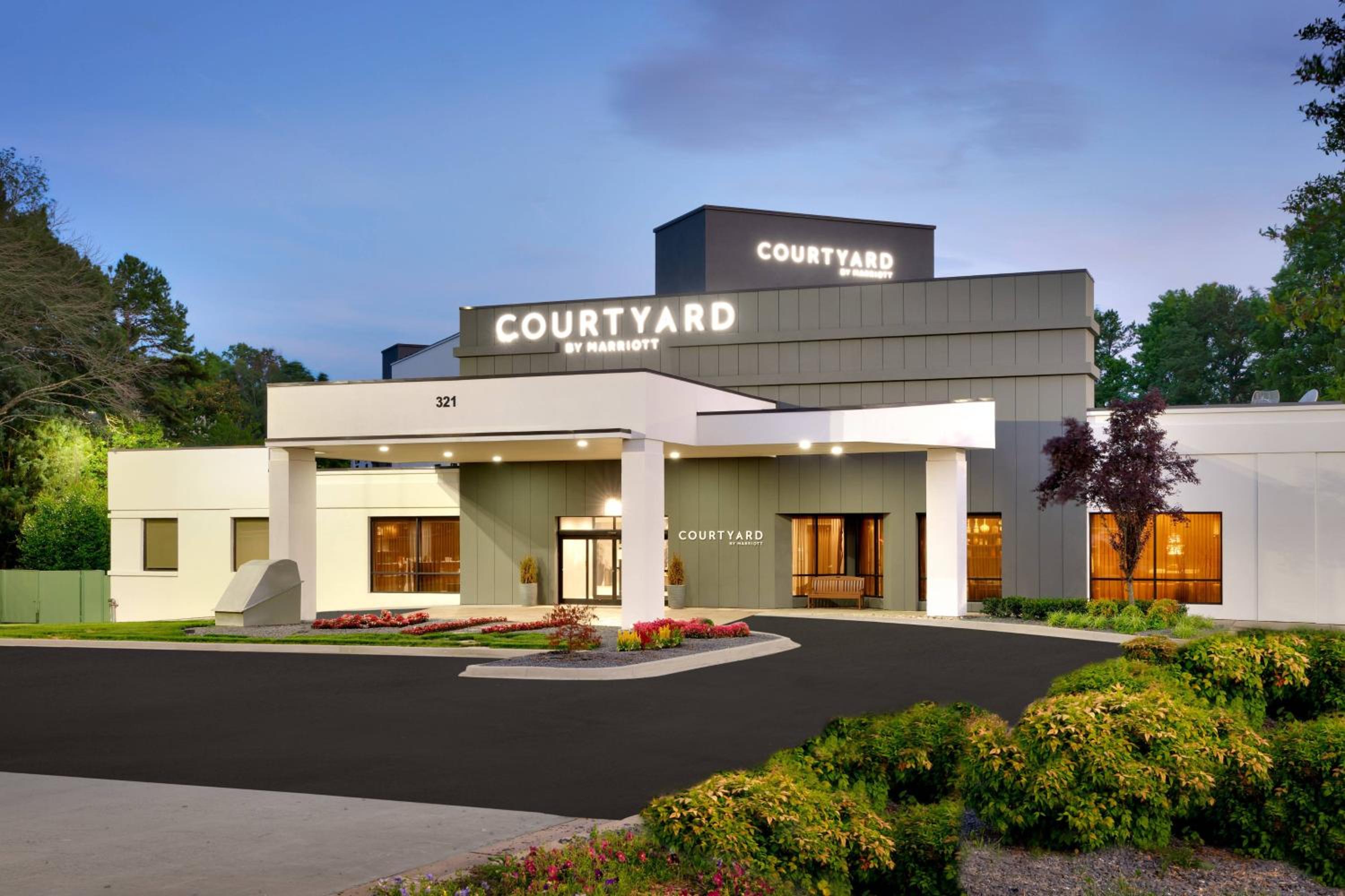 Hotel Courtyard by Marriott Charlotte Airport/Billy Graham Parkway - Image 1