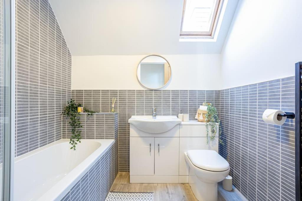 Beautiful newly refurbished apartment close to the promenade. view 5