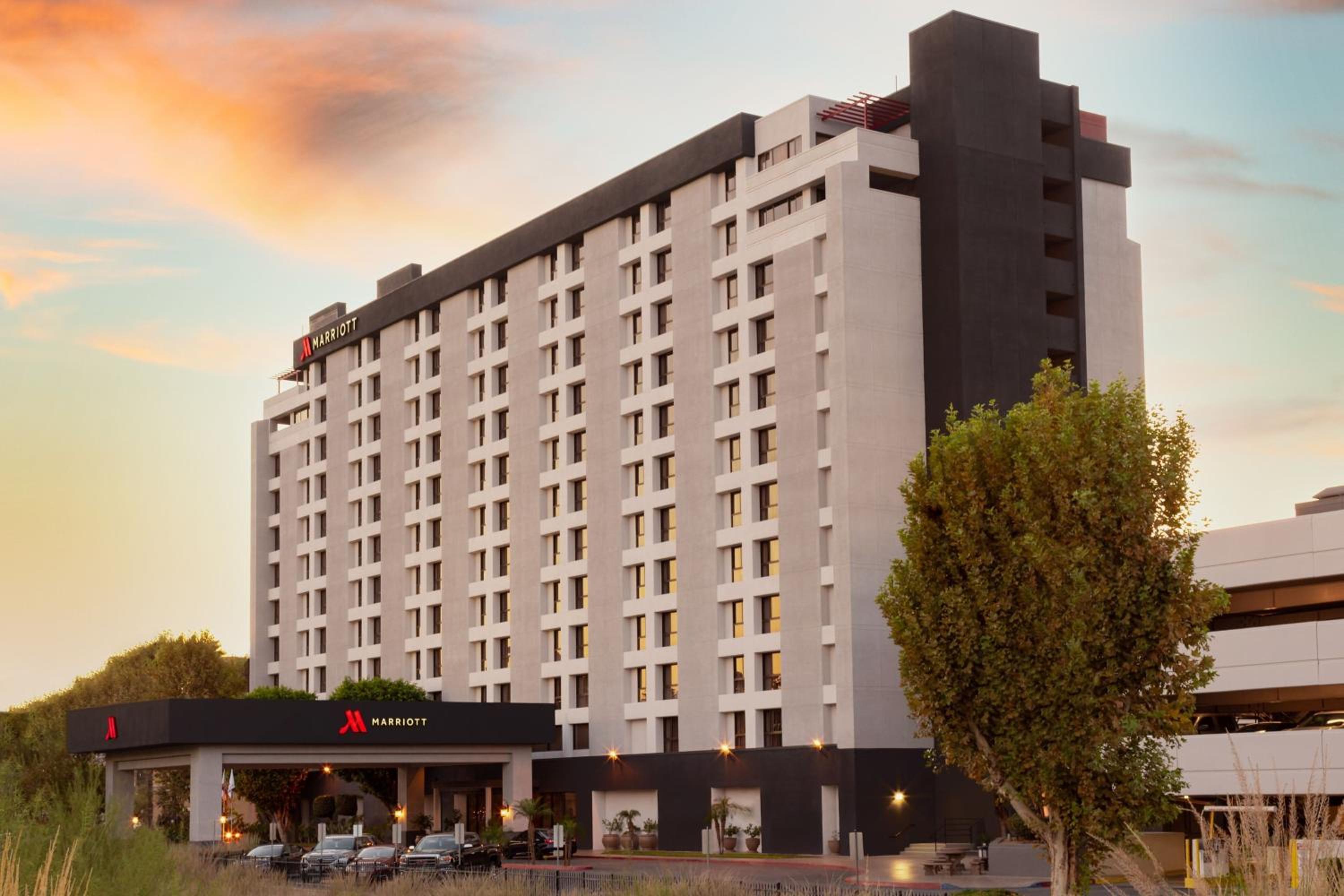 Hotel Marriott Riverside at the Convention Center