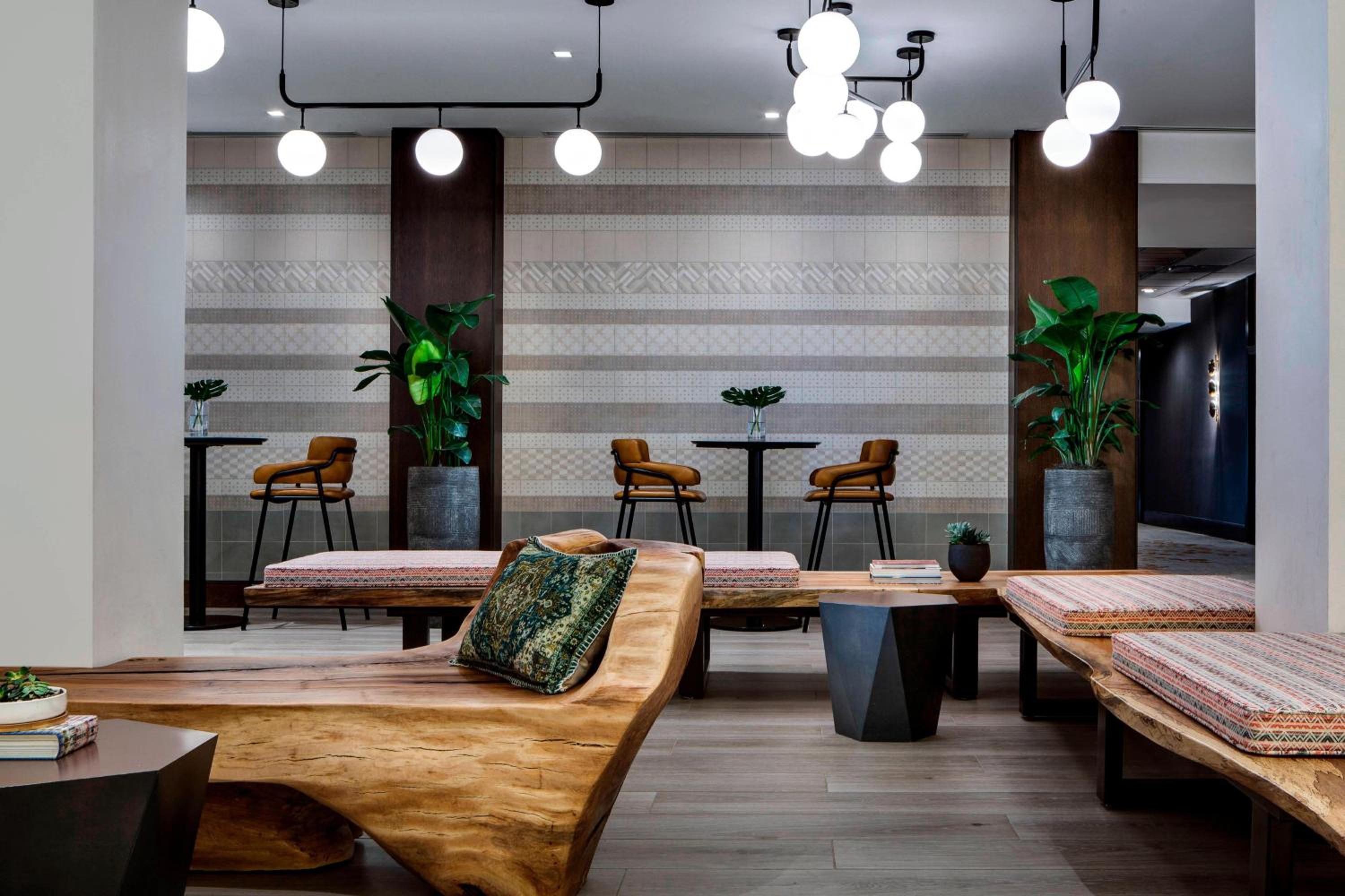 New York City Vacations - New York LaGuardia Airport Marriott - Property Image 5