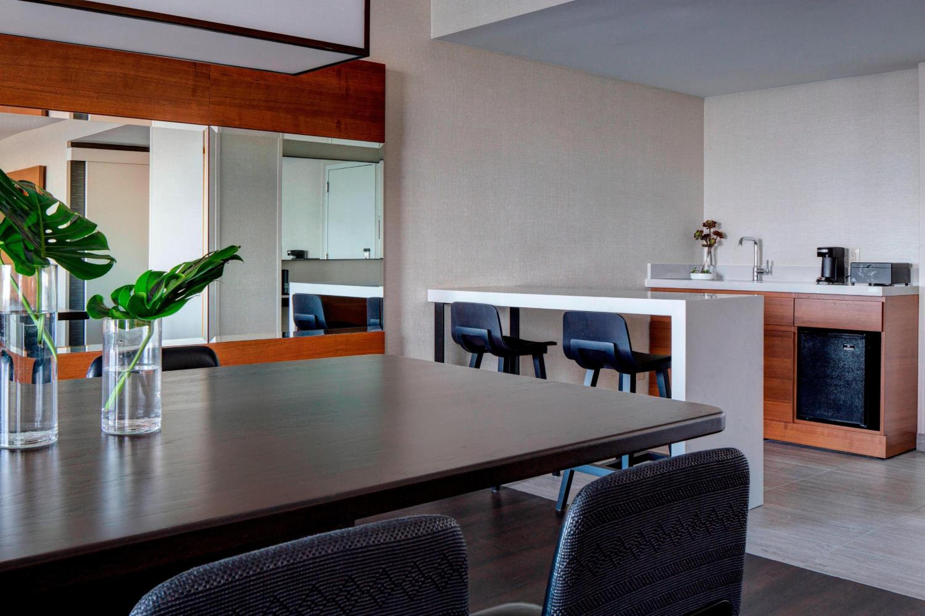 New York LaGuardia Airport Marriott - Property Image 2