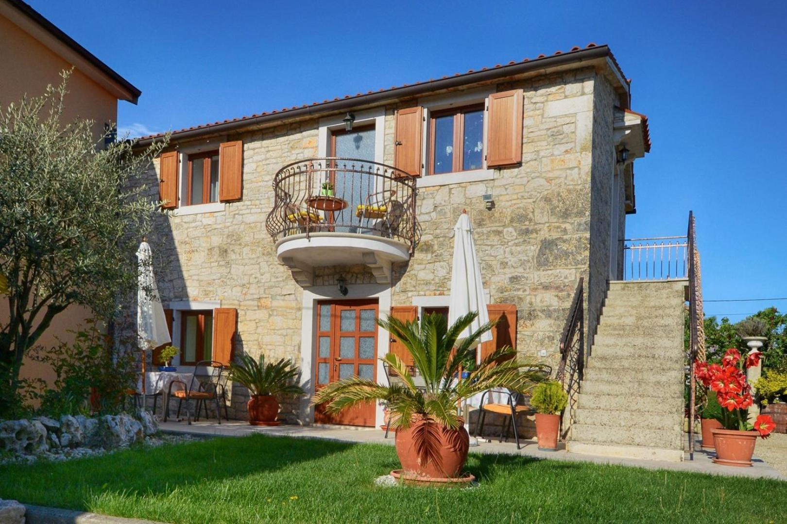 Apartments Maslina for max 8 persons with garden, Baderna 12km from Poreč view 2