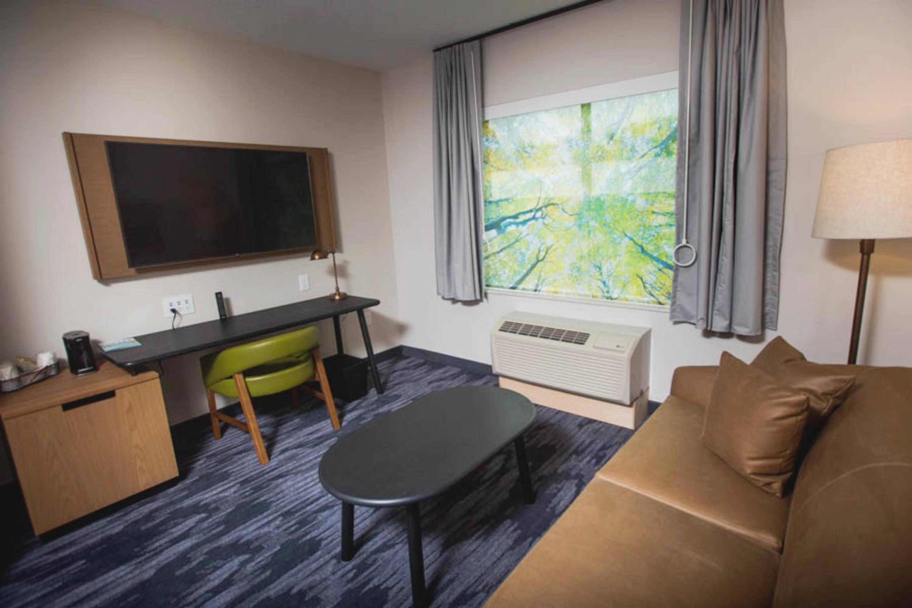 Fairfield Inn  Suites by Marriott Philadelphia Broomall/Newtown Square - Property Image 10