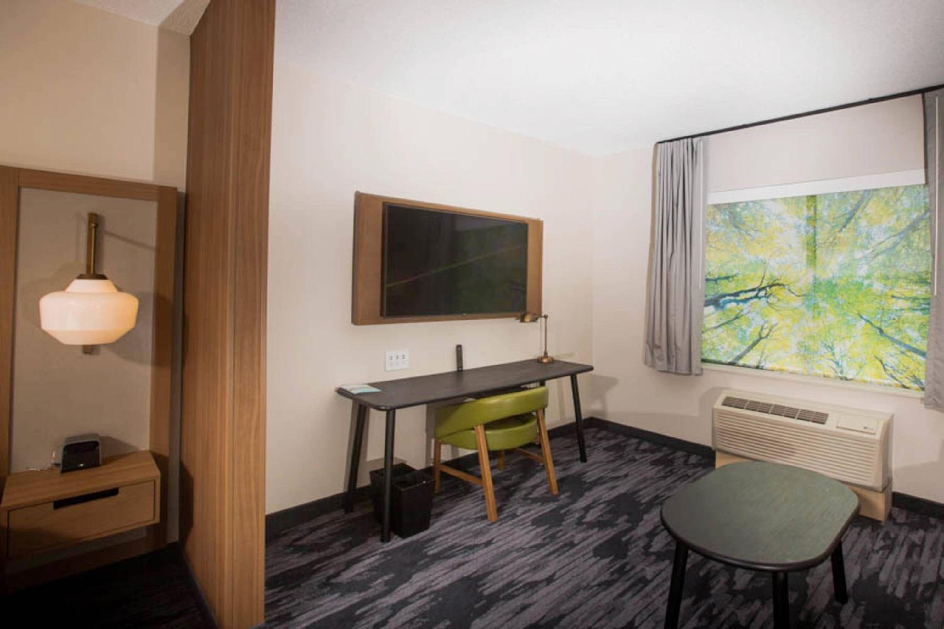 Fairfield Inn  Suites by Marriott Philadelphia Broomall/Newtown Square - Property Image 4